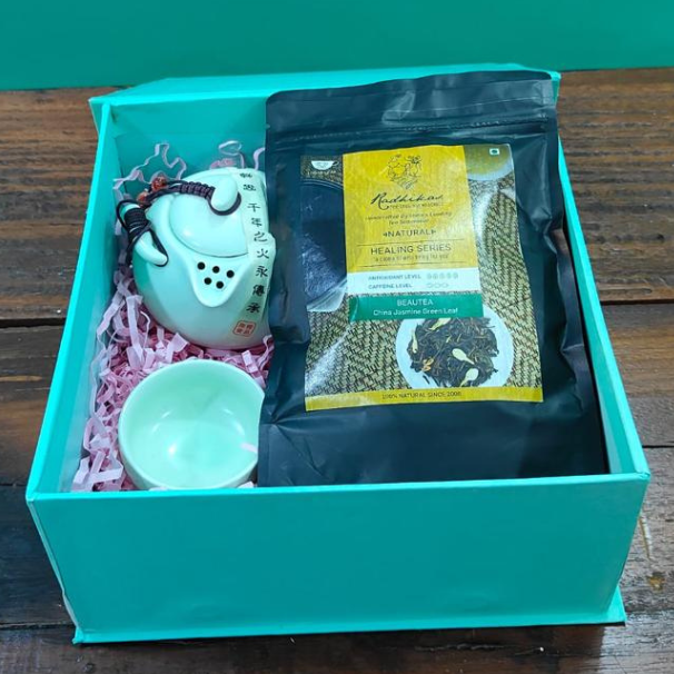 Twinings Tea Bags Sampler in Gift Box - 60 Count, 60 Flavors – Gardenika  Shop